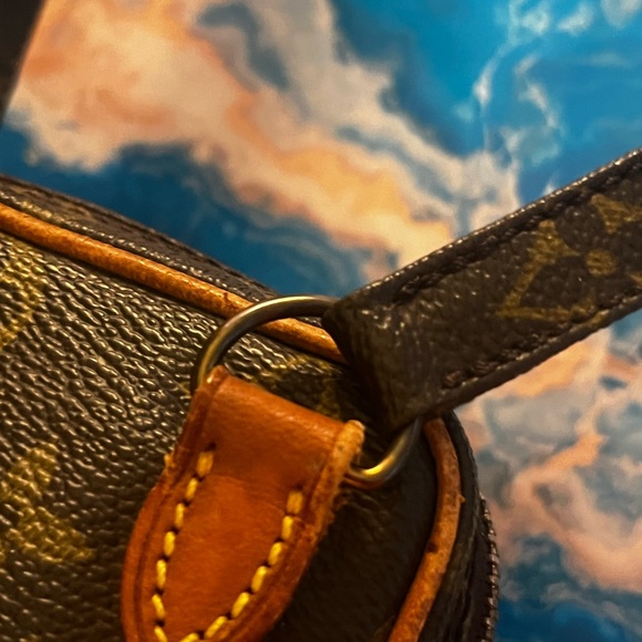 ⭐️Louis Vuitton Amazone crossbody mini - authentic, great condition. Adjustable - Picture 10 of 16